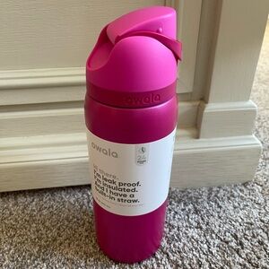 Owala “read my lips” pink water bottle 32oz